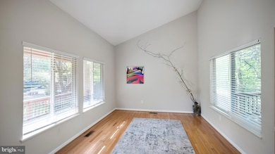 11609 Maddox Ct, North Potomac, MD 20878 - photo 4