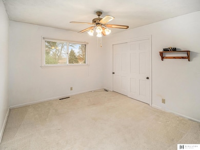 2841 Loveland Dr, Lincoln, NE 68502 - photo 3