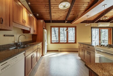 77 Morgan Cir, Amherst, MA 01002 - photo 5