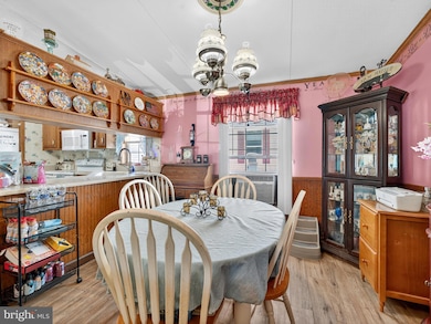 885 Cypress Ave, Spring City, PA 19475 - photo 7