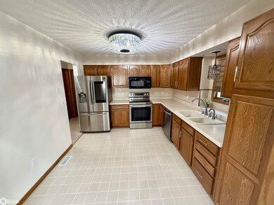 118 N West St, Carroll, IA 51401 - photo 5