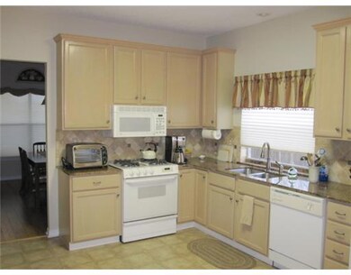 Kitchen. Beautifully Updated Kitchen, Granite Coun