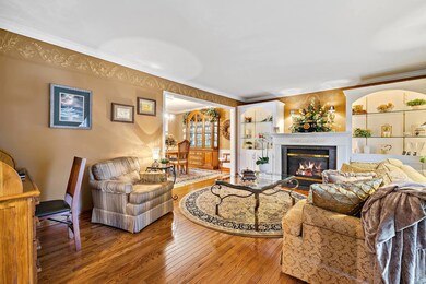 565 Longfellow Dr, Wheaton, IL 60189 - photo 3