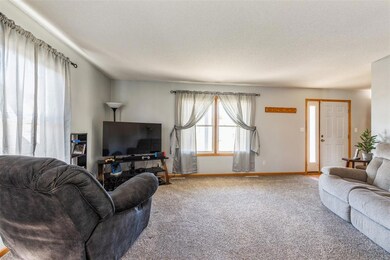 3703 Prince Dr SW, Cedar Rapids, IA 52404 - photo 2