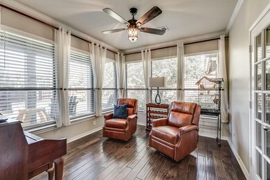 Sunroom / solarium with ceiling fan