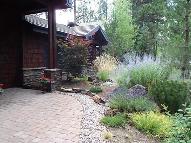 19341 Soda Springs Dr, Bend, OR 97702 - photo 2
