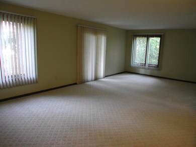 Livingroom w/Patio Fr. Doors