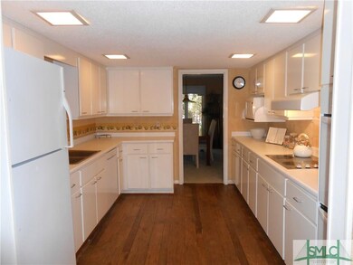 CENTRALIZED KITCHEN AREA FOR ENTERTAINING!