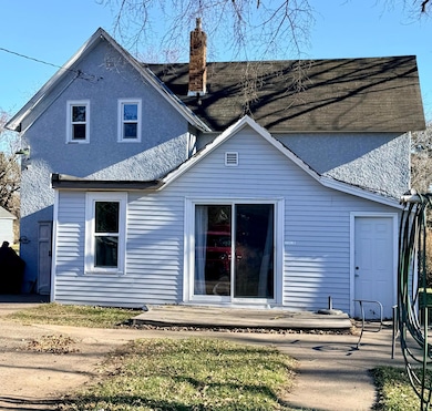 607 4th St NE, Little Falls, MN 56345 - photo 2