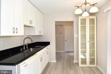 3015 Mission Square Dr, Fairfax, VA 22031 - photo 4