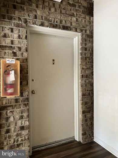 401 E Dartmouth Dr unit 5, Sterling, VA 20164 - photo 2