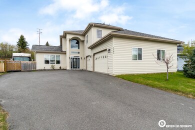 3_WideExteriorDriveway