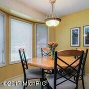 Dining1