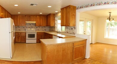 1131 Lathrop Dr, Central Point, OR 97502 - photo 2