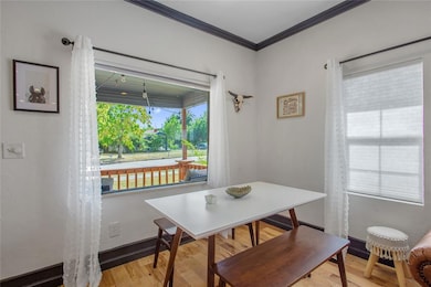 Living Room/Dining Area