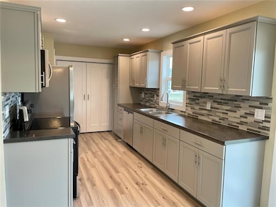Brand new kitchen with all new stainless steel app