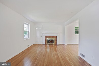 5812 Greenleaf Rd, Cheverly, MD 20785 - photo 4