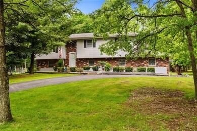 1274 Grand Mesa Dr, Effort, PA 18330 - photo 3