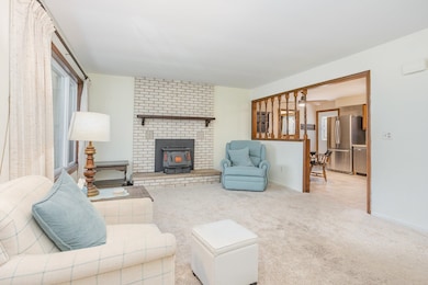 205 Maple View Ct, Hemlock, MI 48626 - photo 5