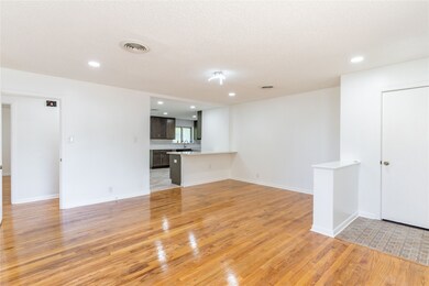 1717 Crescent St, Denton, TX 76201 - photo 4