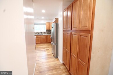 1554 Goldenrain Ct, Reston, VA 20190 - photo 4