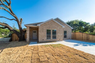 211 Song Thrush Dr, Granbury, TX 76049 - photo 2