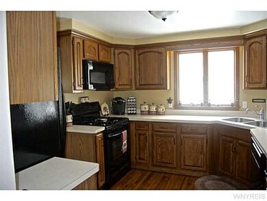 3201 Rachelle Dr, North Tonawanda, NY 14120 - photo 2