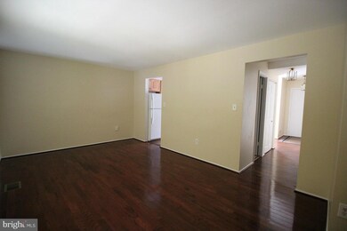 8926 Shamrock Ct, Springfield, VA 22152 - photo 7