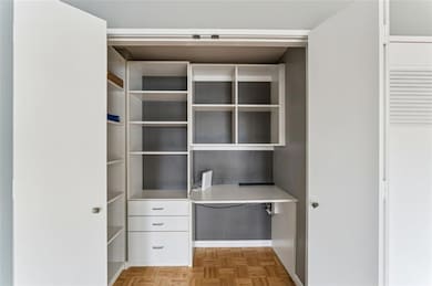 Complete home office to keep you organized