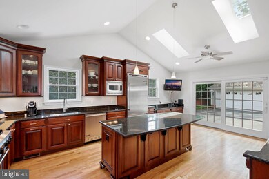 11030 Waycroft Way, Rockville, MD 20852 - photo 6