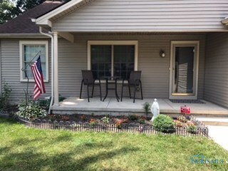 746 Oakwood Ave, Sheffield Lake, OH 44054 - photo 2