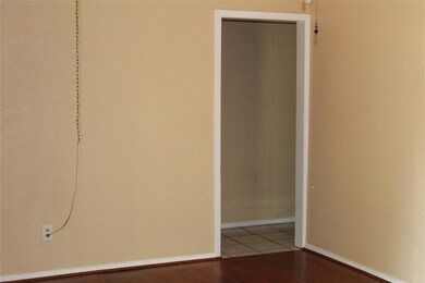 6109 Maywood Dr, Houston, TX 77053 - photo 5