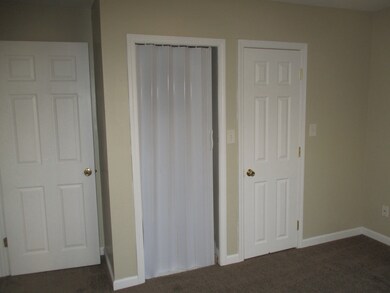 904 E Newkirk St, Tuscola, IL 61953 - photo 3