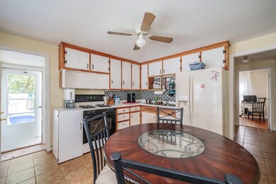 23 Mcbride St, Springfield, MA 01104 - photo 4