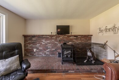 221 W Washington St, Hanson, MA 02341 - photo 7