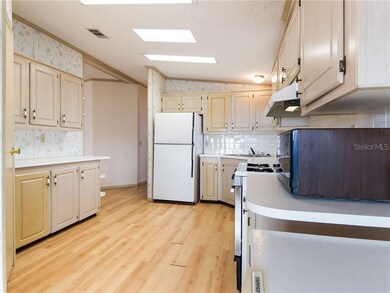 518 Sinclair Cir, Tavares, FL 32778 - photo 3