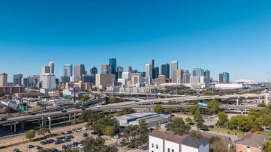 Minutes from the Medical Center, Museum District, and Downtown Houston, you cannot beat this prime location.