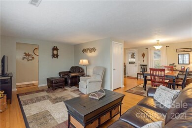 300 Centerway Dr, Hendersonville, NC 28792 - photo 6