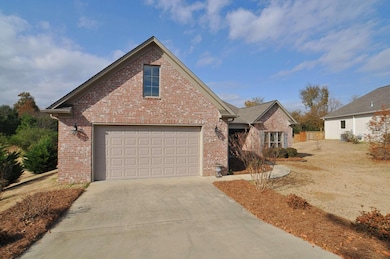 914 Lynn Cir, Tupelo, MS 38804 - photo 2