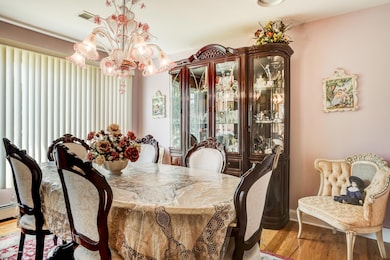 009_Dining Room