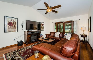 9-web-or-mls-Living Room 1B