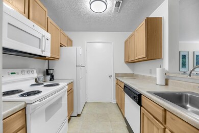 CREM - 2011 N Hwy 17 unit 1800d-8