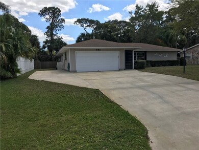 Oversize attached 2 car garage (520 sq.ft.) comple