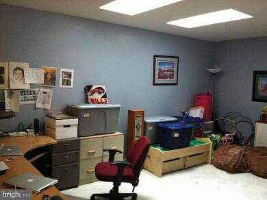 15837 Glacier Ct, North Potomac, MD 20878 - photo 3