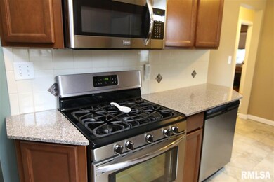 1656 W 37th St, Davenport, IA 52806 - photo 5