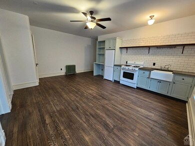 742 Warren St unit 2R, Hudson, NY 12534 - photo 4