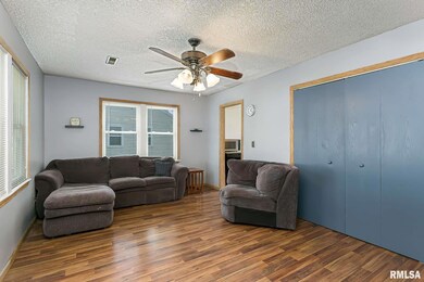 2107 W 69th St, Davenport, IA 52806 - photo 4