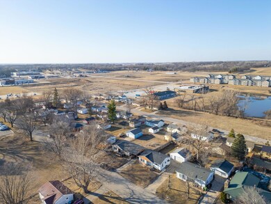 609 Keystone St, Waterloo, IA 50703 - photo 3