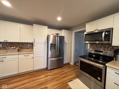 950 Cottonwood Dr, Columbus, IN 47203 - photo 6