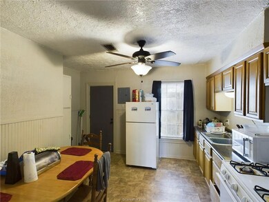 1316 Antone St unit B, Bryan, TX 77803 - photo 3